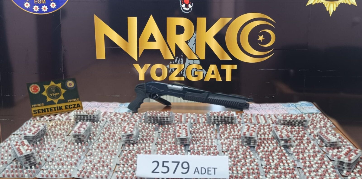 Araçla uyuşturucu taşıyanlar yakalandı