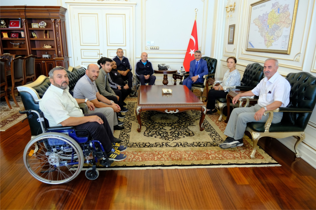 Basketbol takımımızı kabul etti