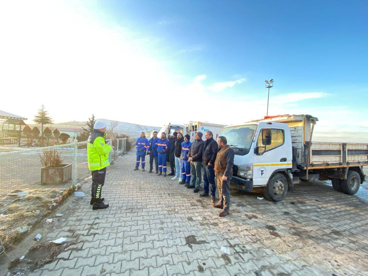 İtfaiye personeline trafik eğitim semineri verildi