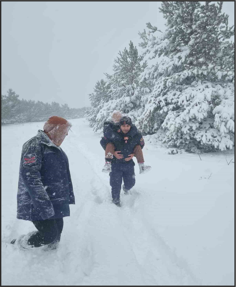 Vatandaşı jandarma ekipleri kurtardı